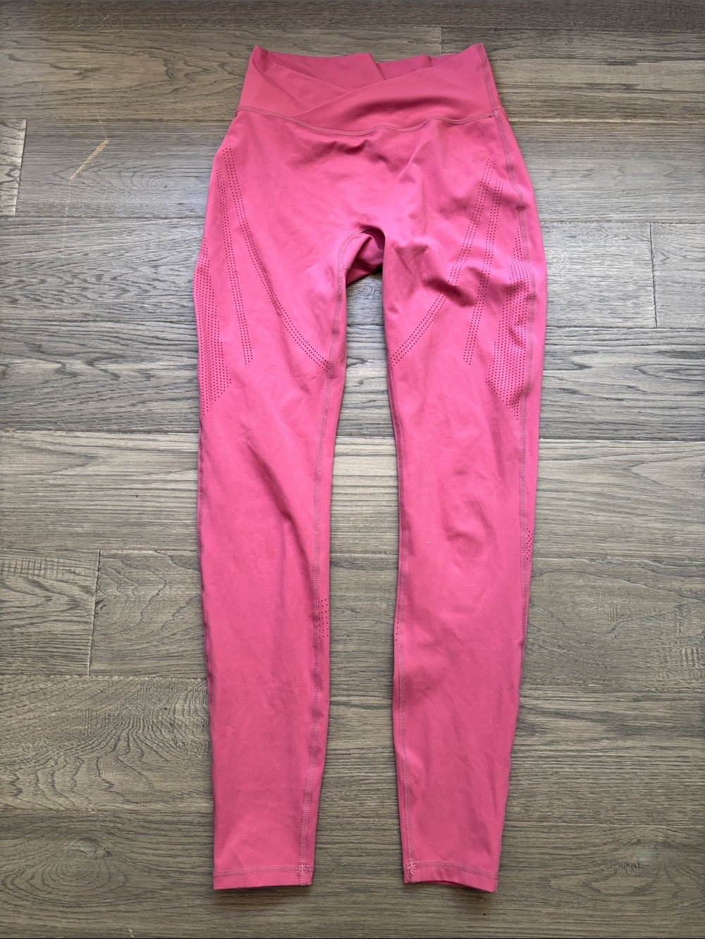 Alphalete | Surface Path Laser Cut Legging Rose Pink Criss Cross Waist XS/S
